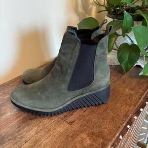 Fly London Kids Chelsea Boots Youth Size 1 EU 32 Olive Green Suede Portugal